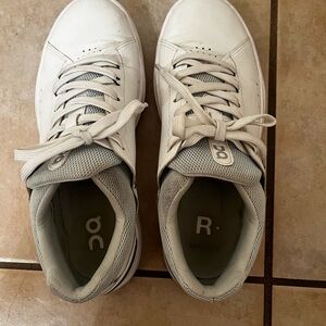 Oncloud The Roger
Women’s Shoes
Size 8.5

Gently used
Very good condition